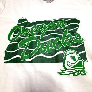 Captivating Headwear Oregon Ducks Graphic V-Neck T-Shirt Women's Large NWT‎